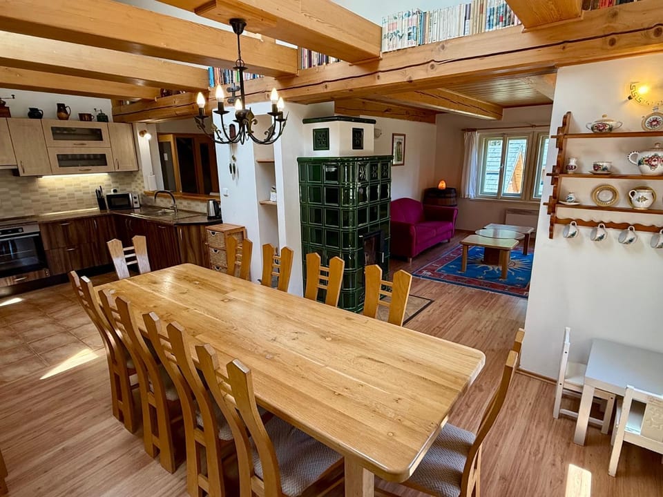 Kitchen or kitchenette, Dining area, fireplace