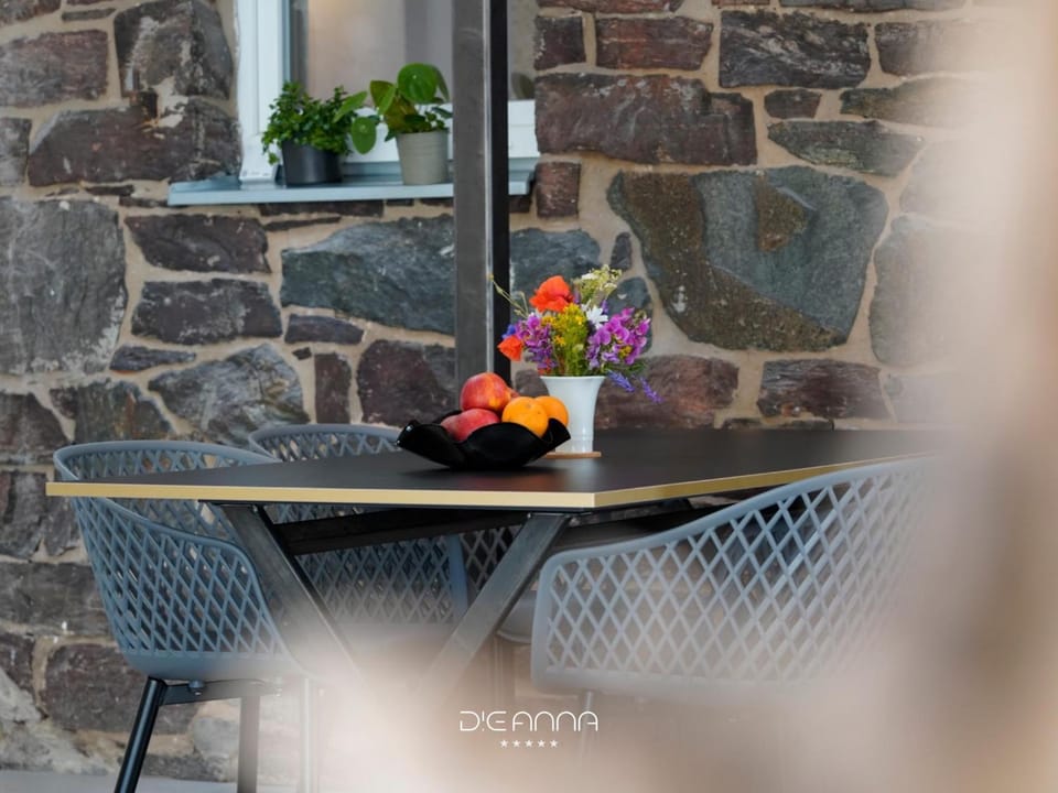 Seating area, Dining area