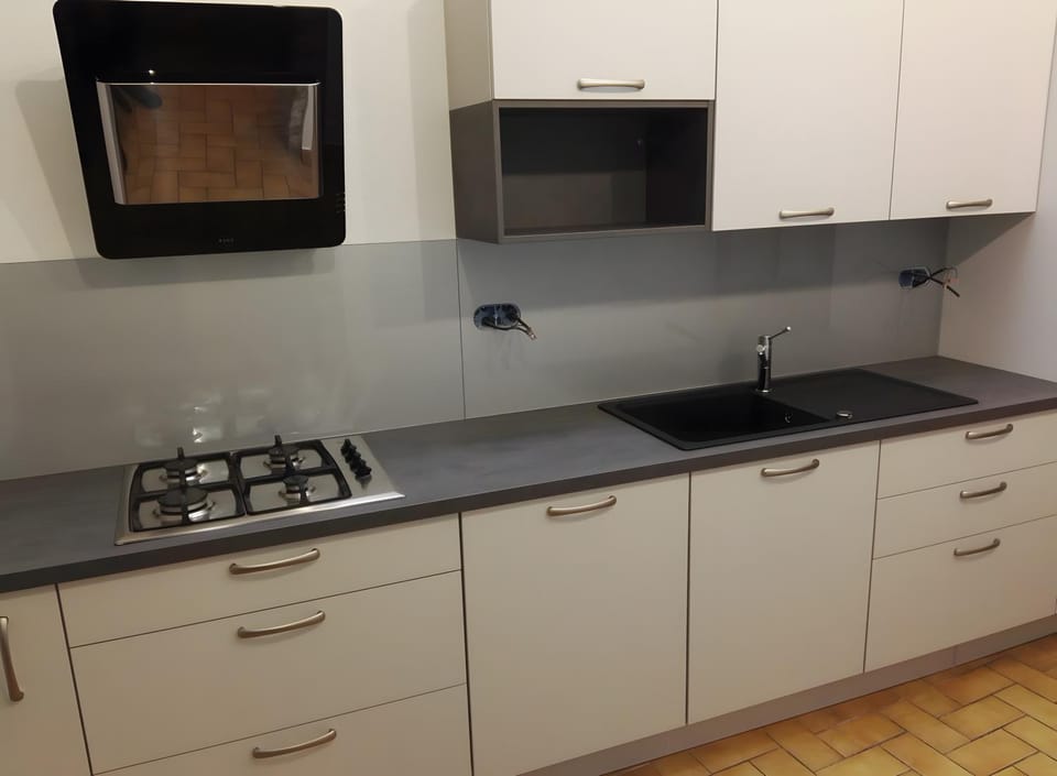 Kitchen or kitchenette, Living room