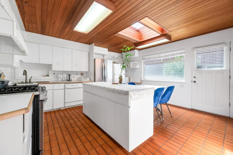 Cozy Private 1BR Suite in Quiet Richmond Home Bed and Breakfast in Richmond
