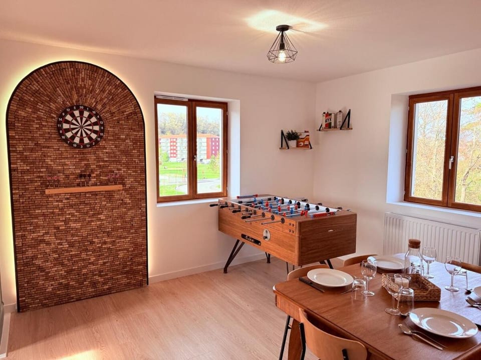 Deux chambres - Spacieux avec espace de jeux Apartment in Bourgogne-Franche-Comté