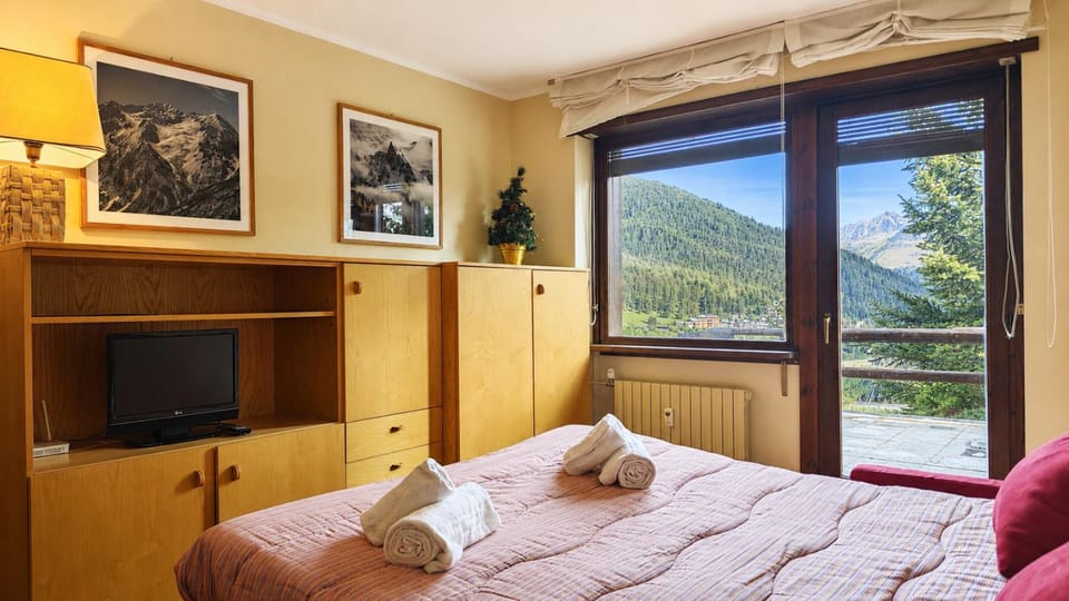 Hostdomus - Little Garden Apartment in Sestriere