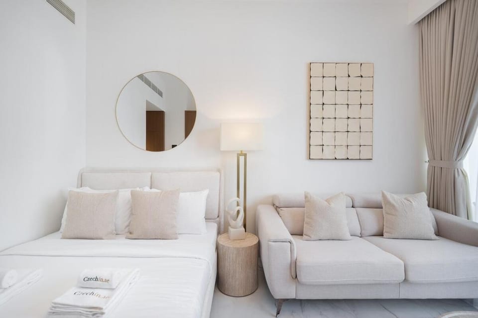 Your Cozy Dubai Stay, Azizi Mirage Studio City Apartment in Dubai