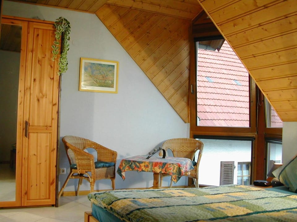 Photo of the whole room, Bedroom