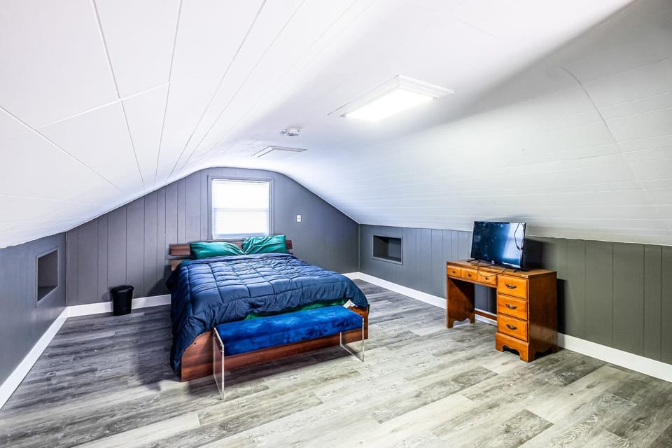 Bed, Photo of the whole room, Bedroom
