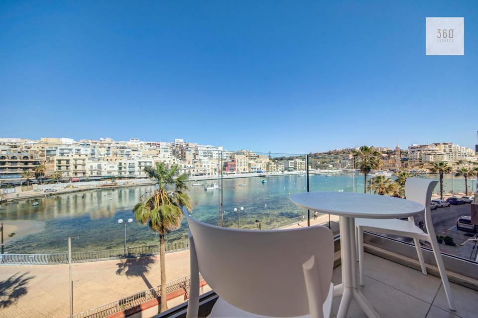 Property building, Patio, Day, Natural landscape, View (from property/room), Balcony/Terrace, Balcony/Terrace, Living room, Seating area, Dining area, Beach, City view, Sea view