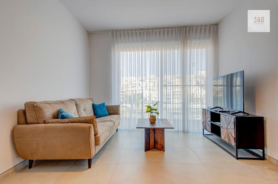 Communal lounge/ TV room, TV and multimedia, Living room, Seating area, Evening entertainment
