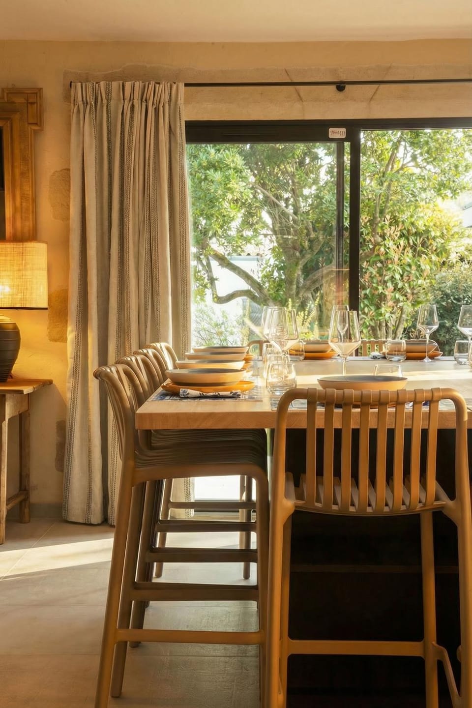 Dining area, kitchen