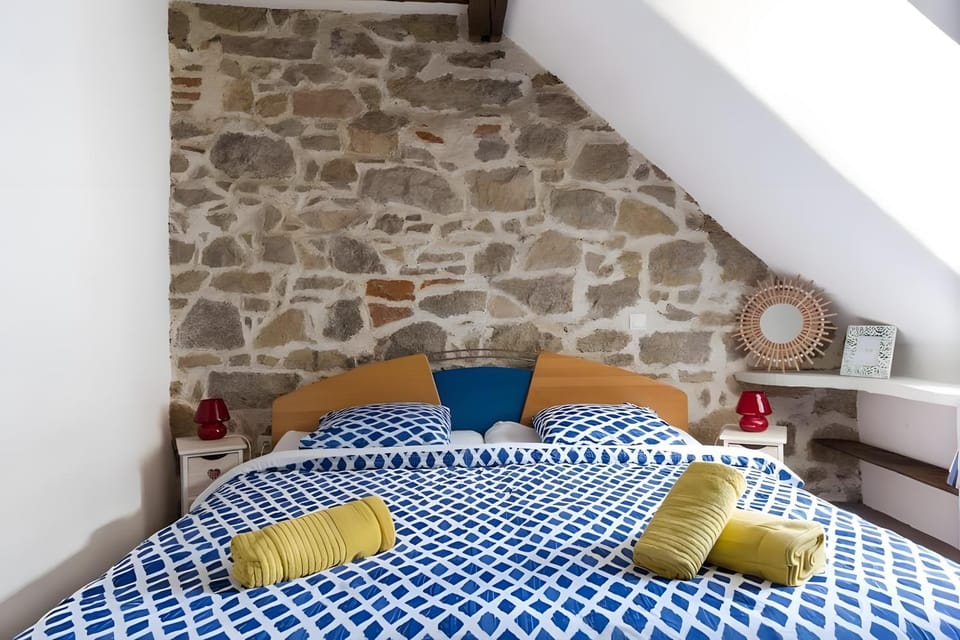 Property building, Living room, Bedroom