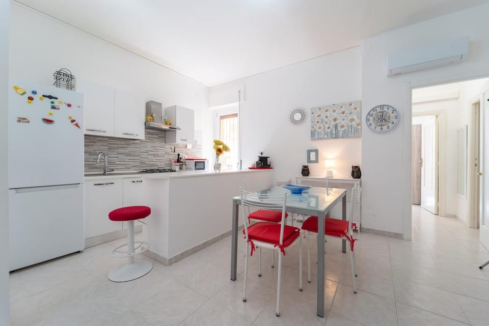 Kitchen or kitchenette, Dining area, kitchen, air conditioner