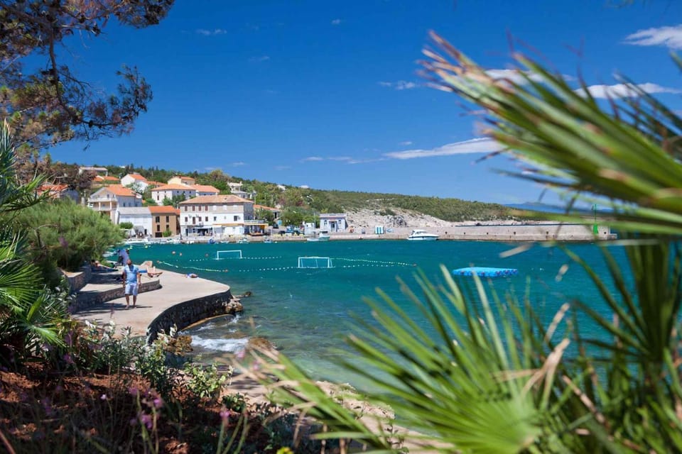 Nearby landmark, Summer, Beach