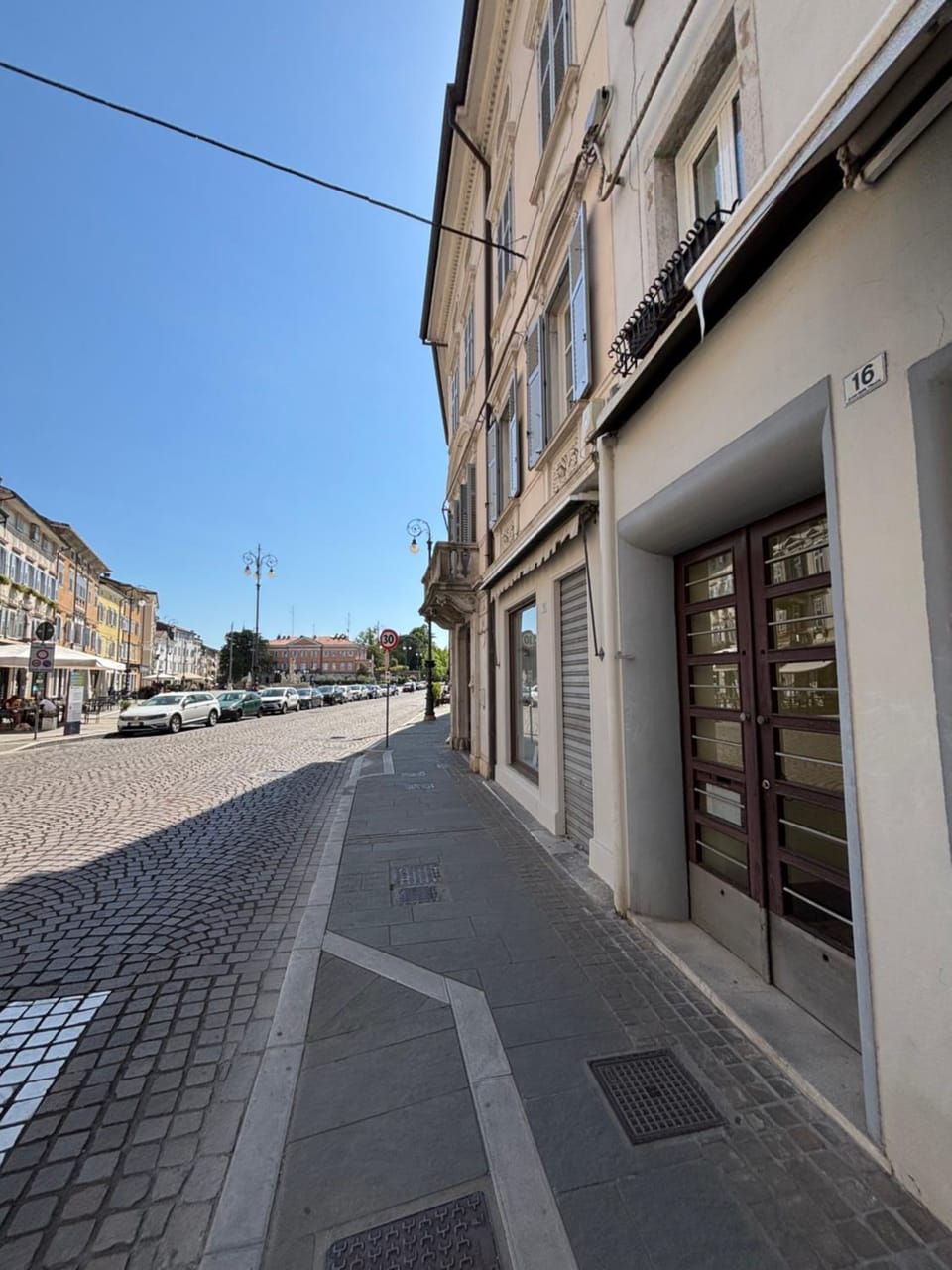 Property building, Facade/entrance, City view