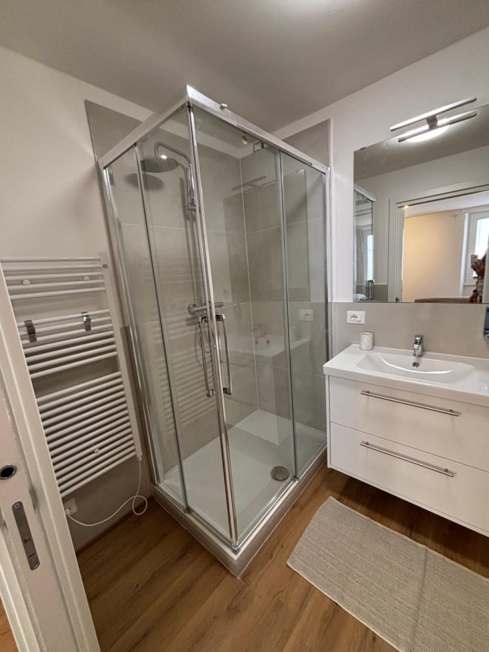 Shower, Bathroom, towels