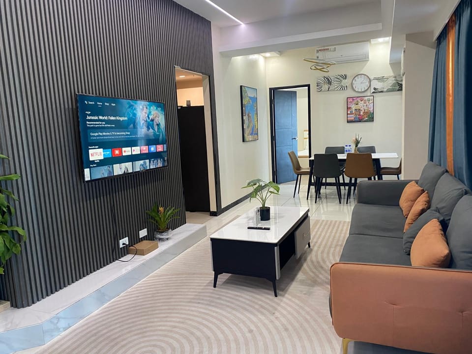 TV and multimedia, Living room, Seating area, Dining area, Evening entertainment