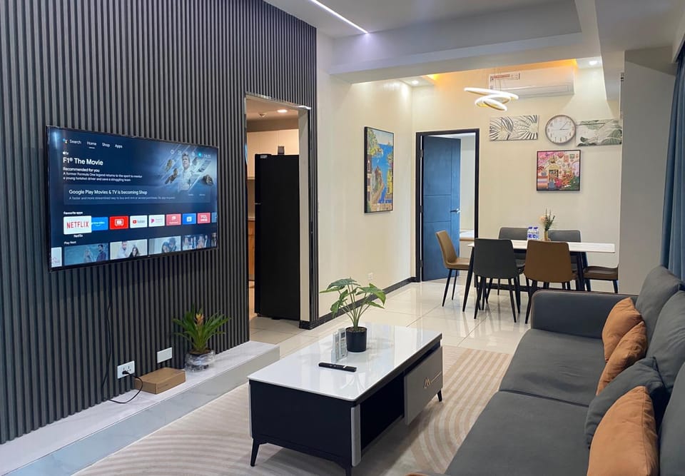 Communal lounge/ TV room, TV and multimedia, Living room, Seating area, Evening entertainment