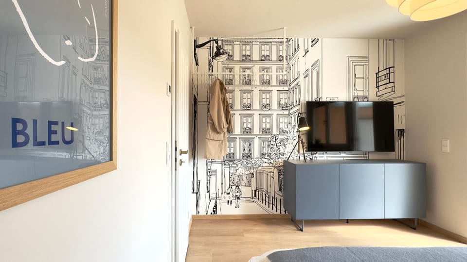 Bedroom, flat iron, internet, internet, wardrobe