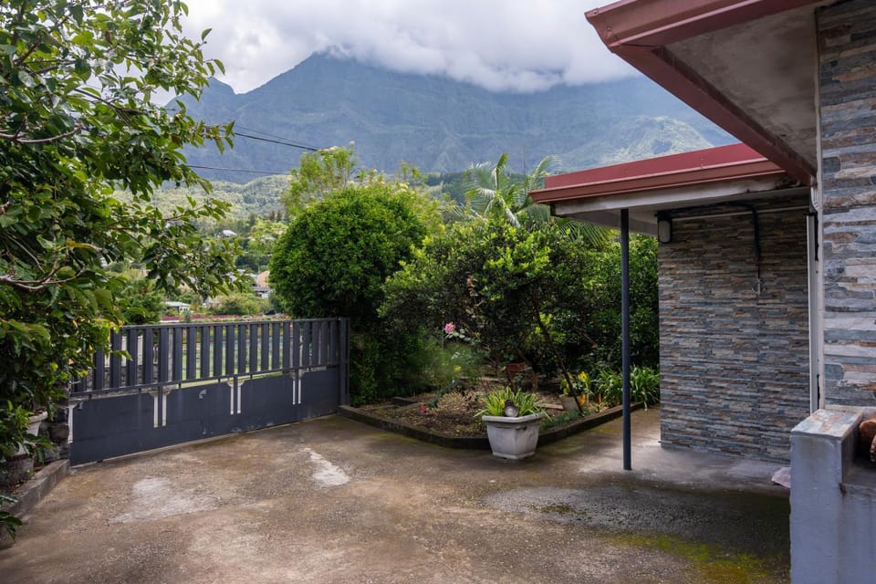 Property building, Spring, Day, Natural landscape, Garden, Garden view, Mountain view