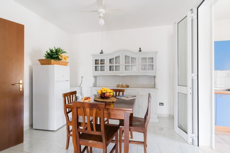 Property building, Kitchen or kitchenette, Living room