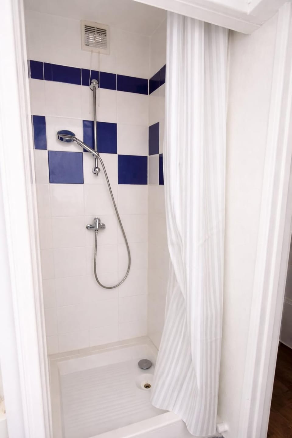Shower, Bathroom, towels