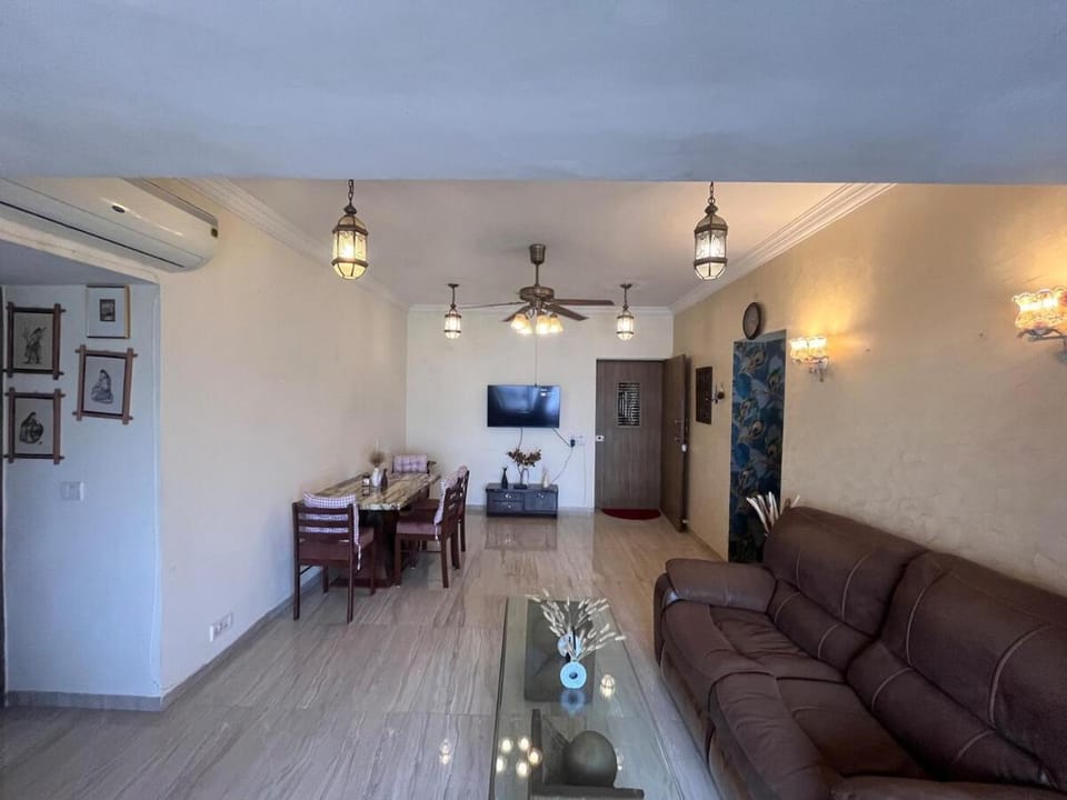Cozy Retreat in Royal Palms Apartment in Mumbai