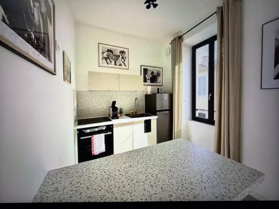 Au cinema Apartment in Nimes