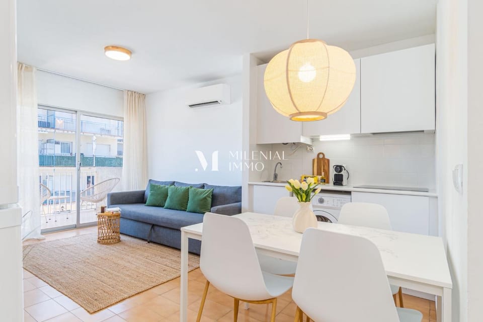 Kitchen or kitchenette, Living room, Dining area, air conditioner