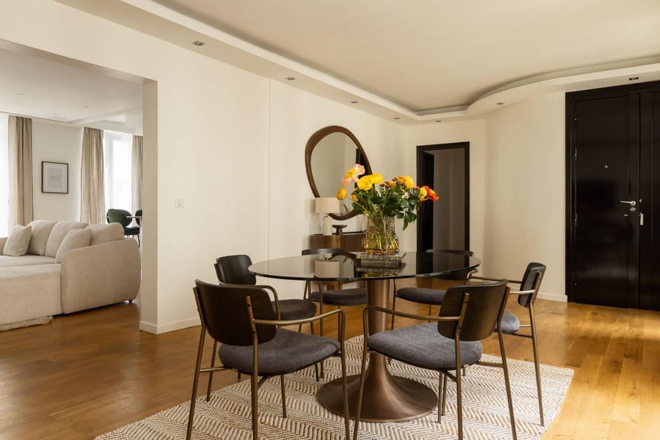 Champs Elysees Fancy Home 2BDR 6PPL Apartment in Paris