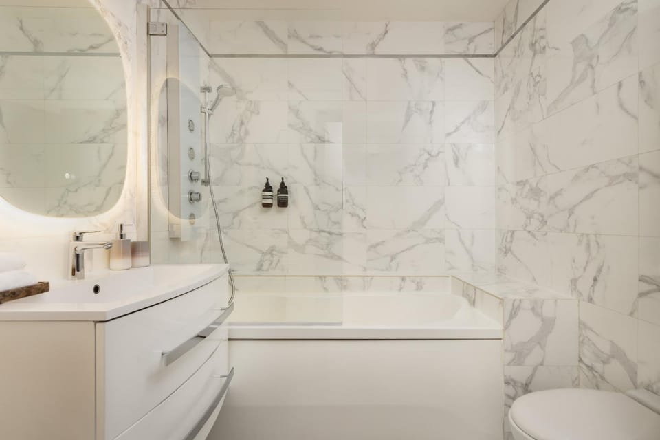 Champs Elysees Fancy Home 2BDR 6PPL Apartment in Paris