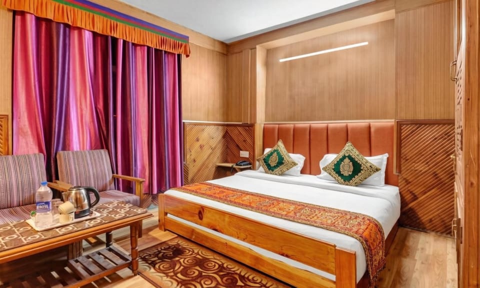 Bed, Living room, Food and drinks, Photo of the whole room, Seating area, Bedroom, Drinks, wardrobe