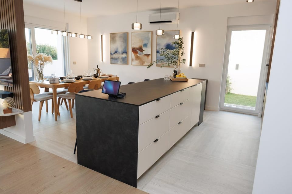Seating area, Dining area, kitchen