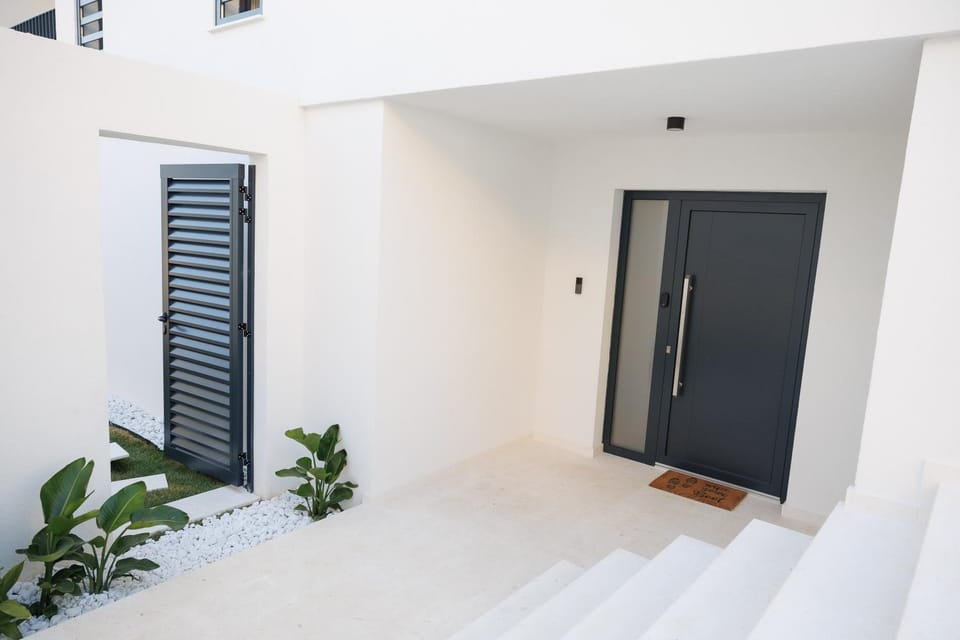 Property building, Facade/entrance