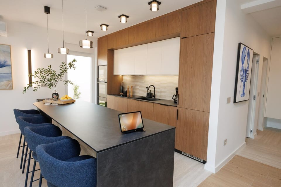 Coffee/tea facilities, Seating area, Dining area, minibar, stove, kitchen