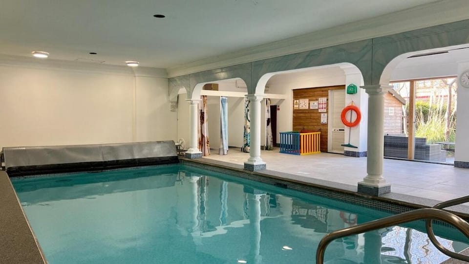 Swimming pool, Swimming pool