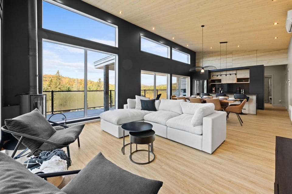 Spa & Panoramic Nature Views - Alto Chalet in Quebec
