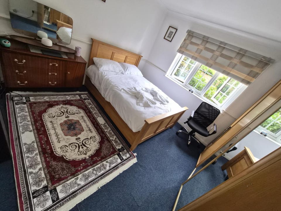 Room to Rent Edmonton green Bed and Breakfast in London