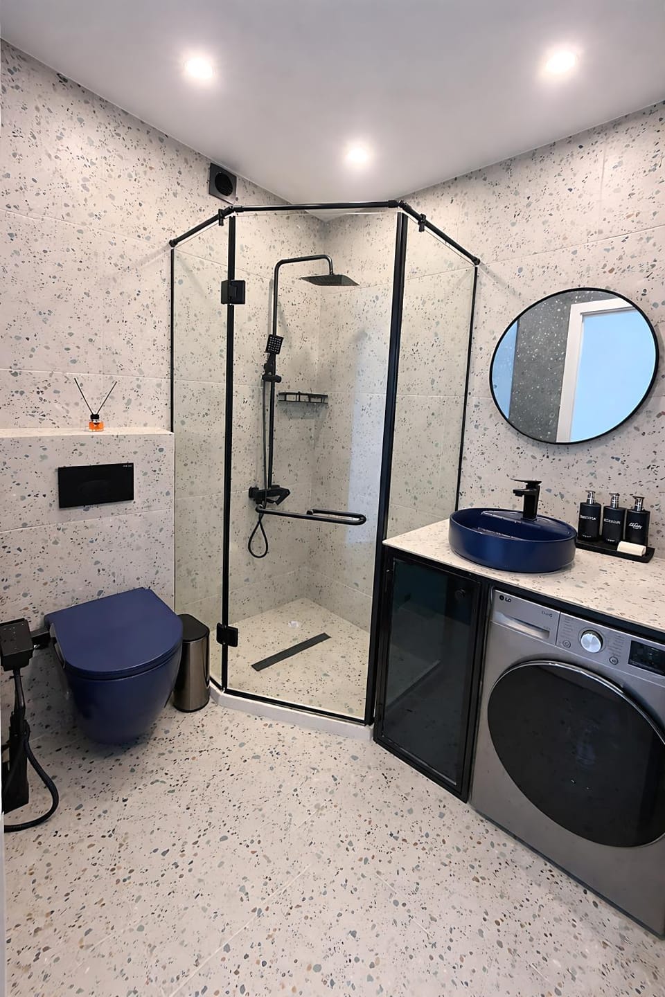 Shower, Bathroom, Kitchen or kitchenette