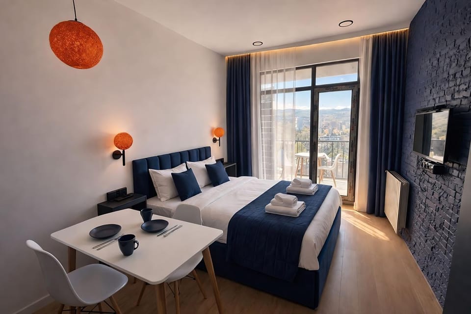 Bed, TV and multimedia, Photo of the whole room, Bedroom, towels