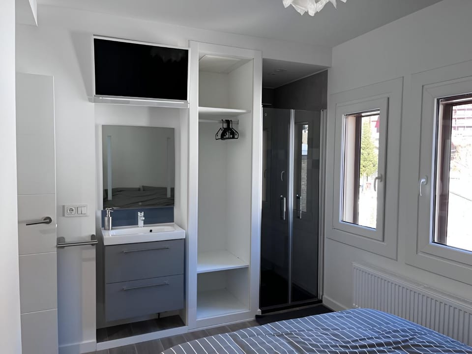 Toilet, Bed, Bedroom