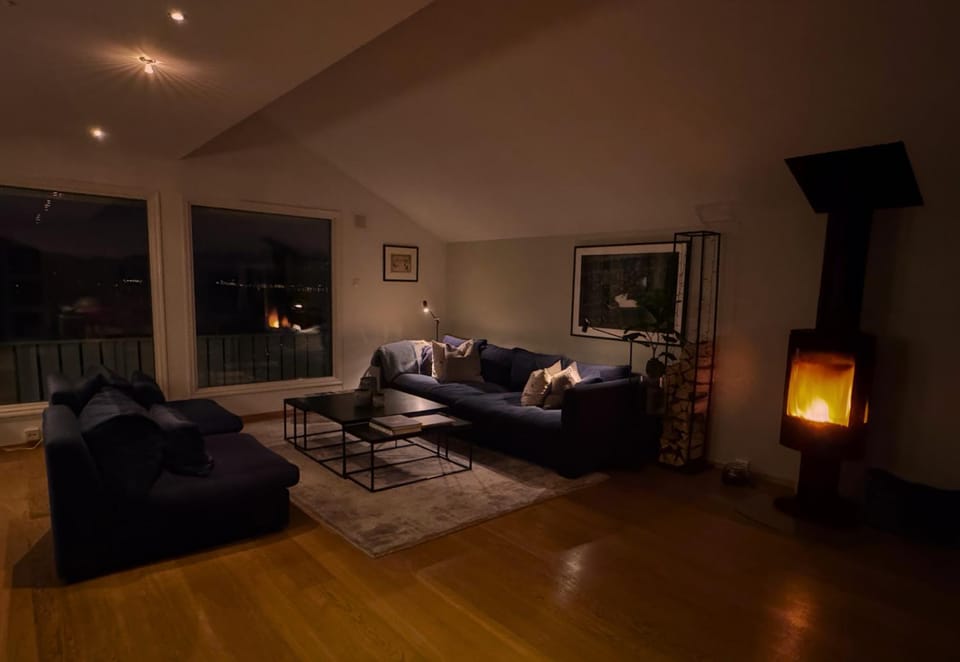 Living room, Seating area, fireplace