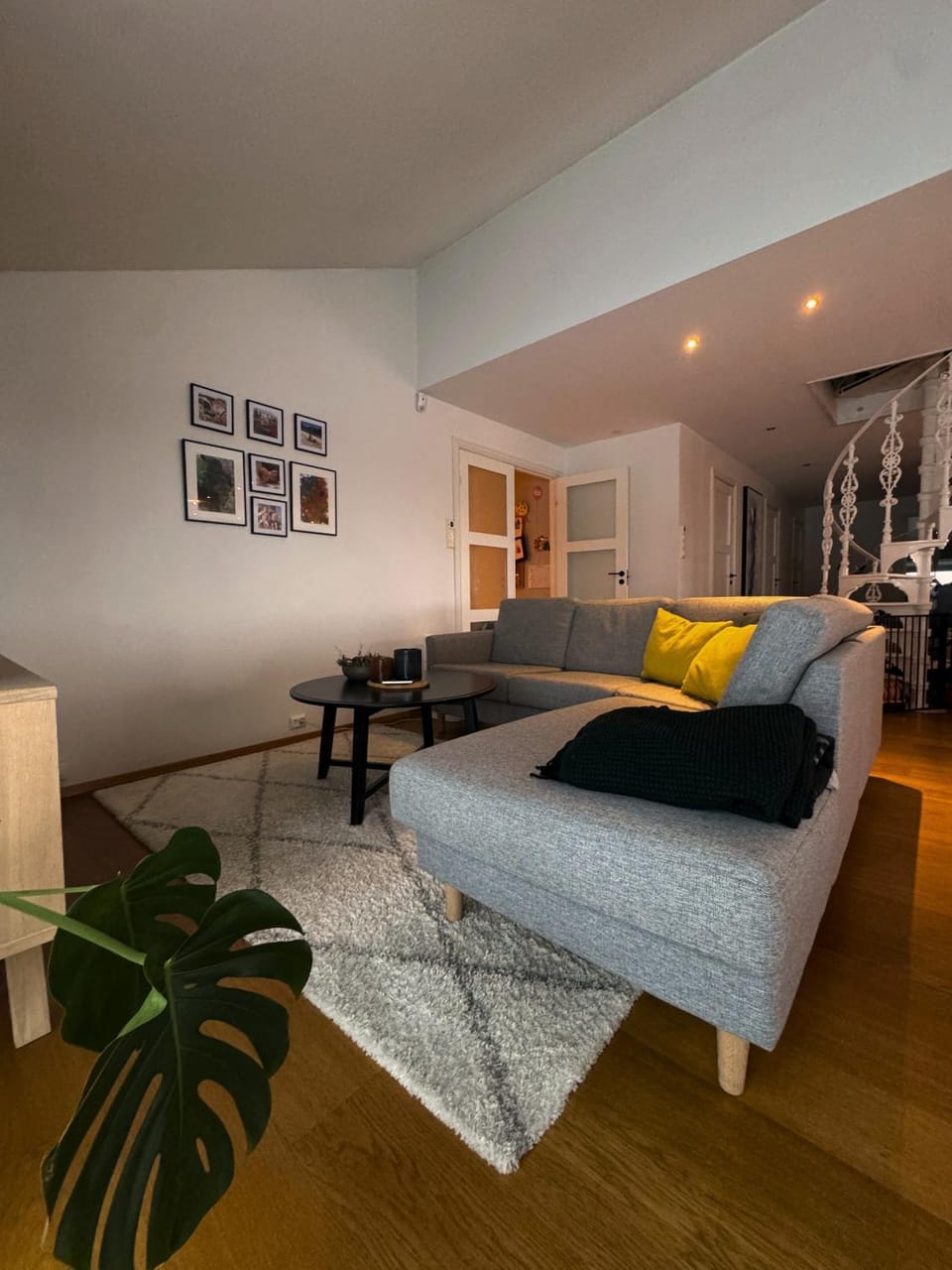 Living room, Photo of the whole room, Seating area