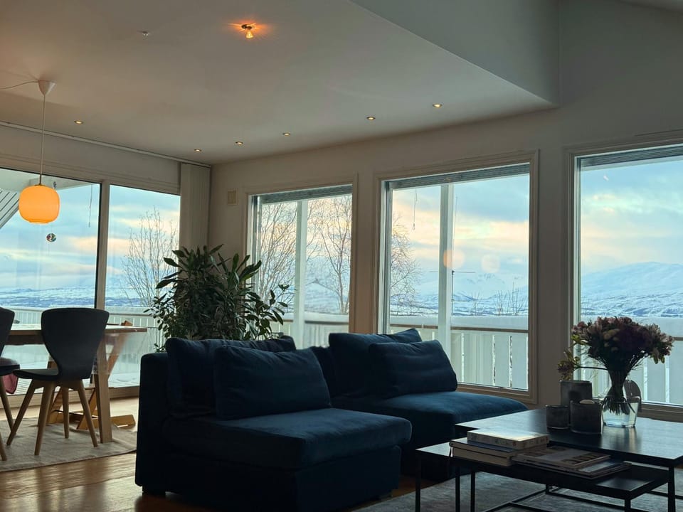 Natural landscape, Living room, Seating area, Dining area, Sea view