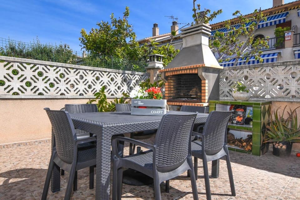 Property building, Patio, Garden, View (from property/room), Balcony/Terrace, Garden view
