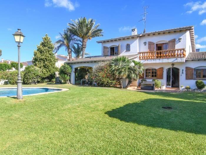 Property building, Patio, Natural landscape, Garden, Garden view, Pool view