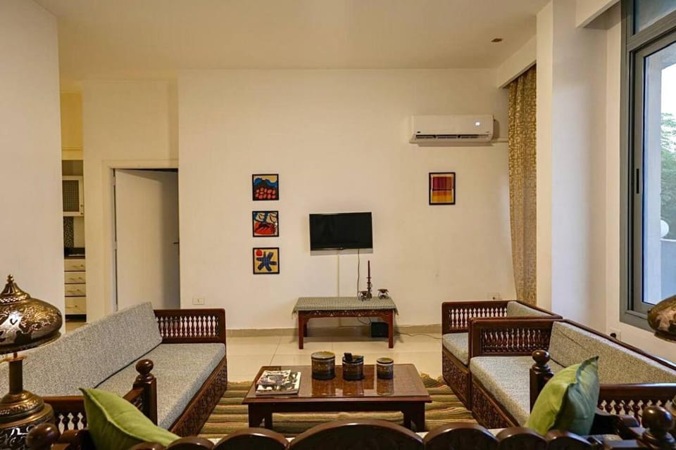 Communal lounge/ TV room, TV and multimedia, Living room, Seating area, Evening entertainment, air conditioner