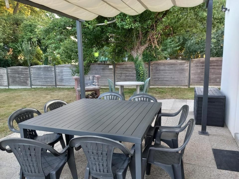 Patio, BBQ facilities, Balcony/Terrace
