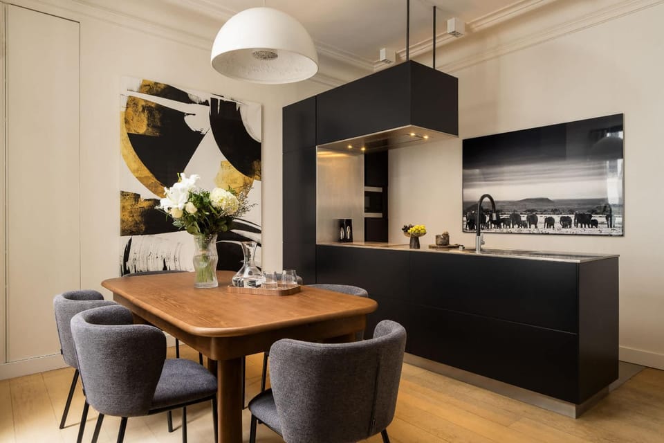 Classy Montaigne 2BR Suite 7P Apartment in Paris