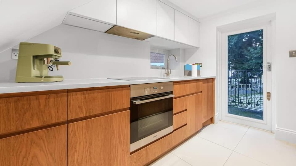 Luxury Holland Park 1 Bedroom Flat Apartment in City of Westminster