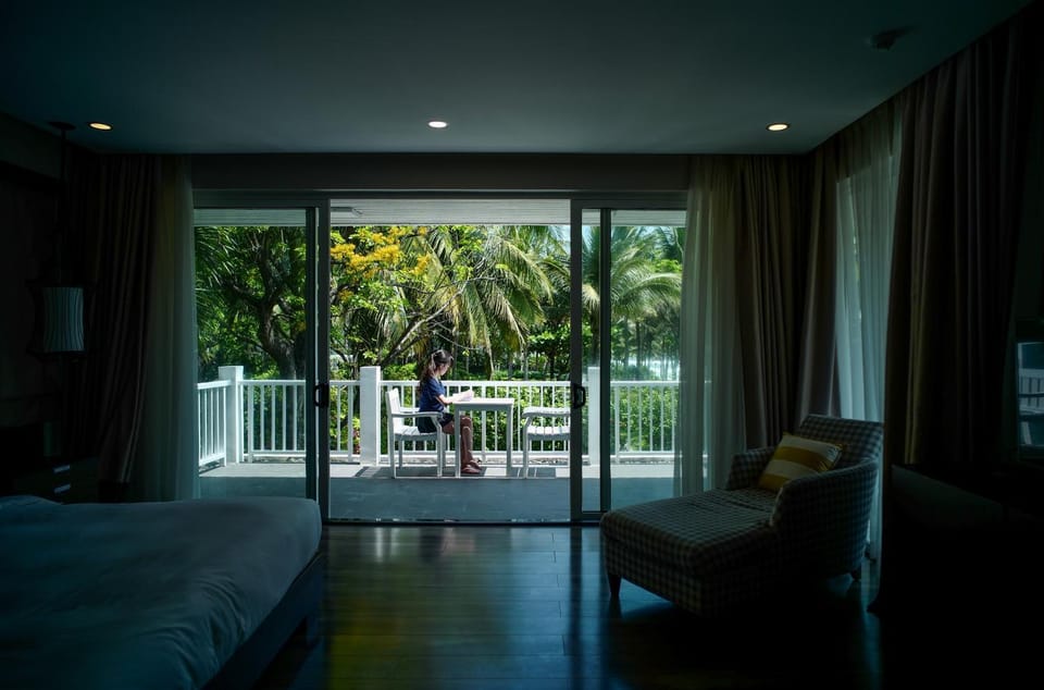 Patio, Bed, Garden, View (from property/room), Balcony/Terrace, Living room, Photo of the whole room, Seating area, Bedroom, Garden view