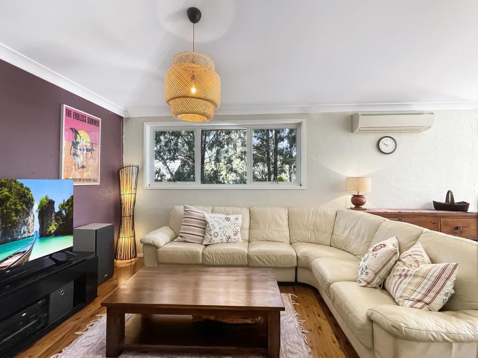 Riverside 3-Bed Townhouse with Spacious Deck House in Annetts Parade