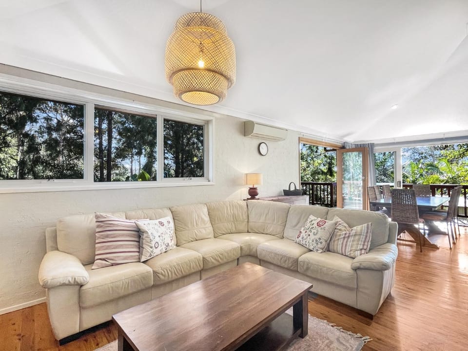 Riverside 3-Bed Townhouse with Spacious Deck House in Annetts Parade